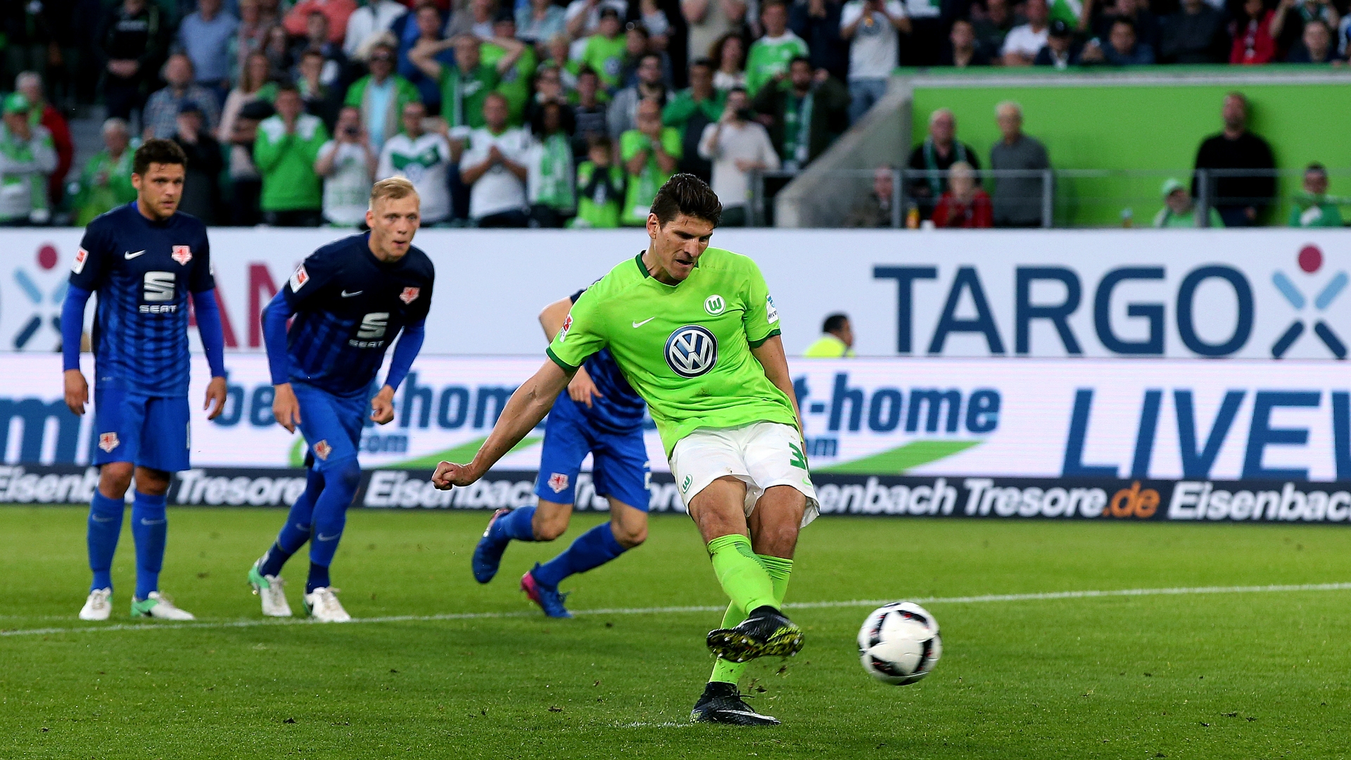 Eintracht Brauns vs Wolfsburg (01:45 &#8211; 19/10) | Xem lại trận đấu